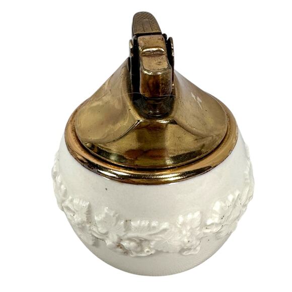 Vintage Wedgwood Embossed Queensware Table Lighter 2" Cream Grapevine England - Picture 4 of 8